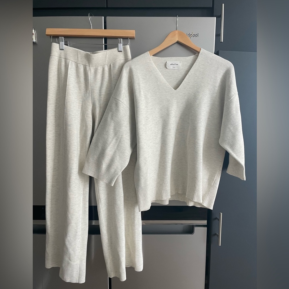Aritzia souvenir set
